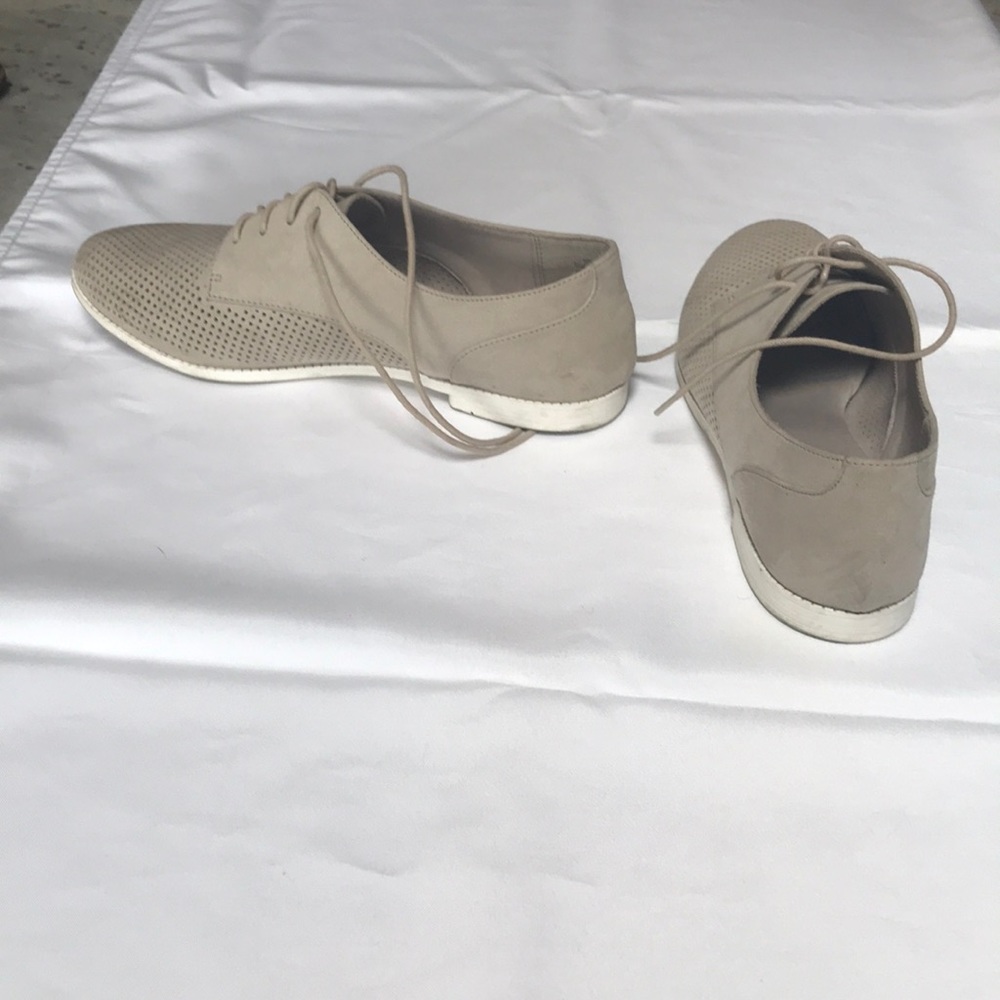 Shoe - Picture 2 of 2